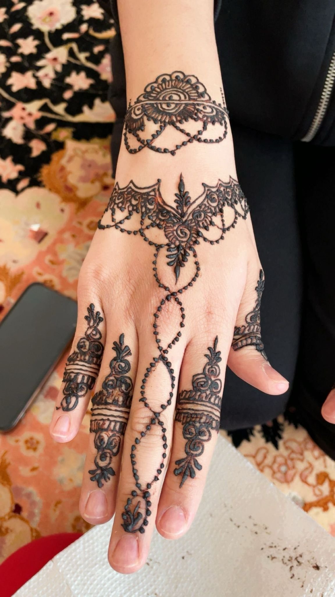 minimal henna art by our best henna artist in calgary